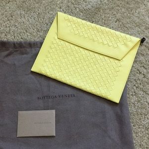 Bottega Veneta Large Pouch (NEW)